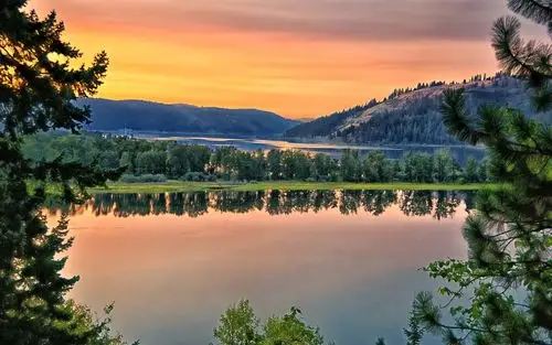 首页 自然和风景 圣乔江,河,山,水倒影,树,黄昏 壁纸 下载 1440x900