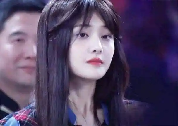 郑爽道歉 一连串明星出事,央视:这些并非个案