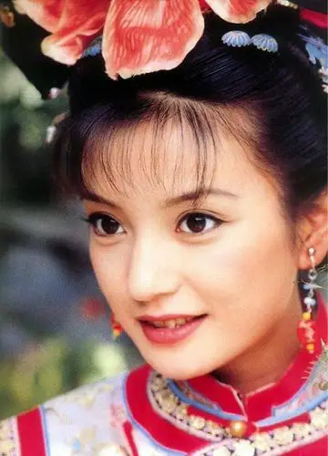 小时候最爱看的古装剧《还珠格格》小燕子赵薇美图欣赏,还是童年的