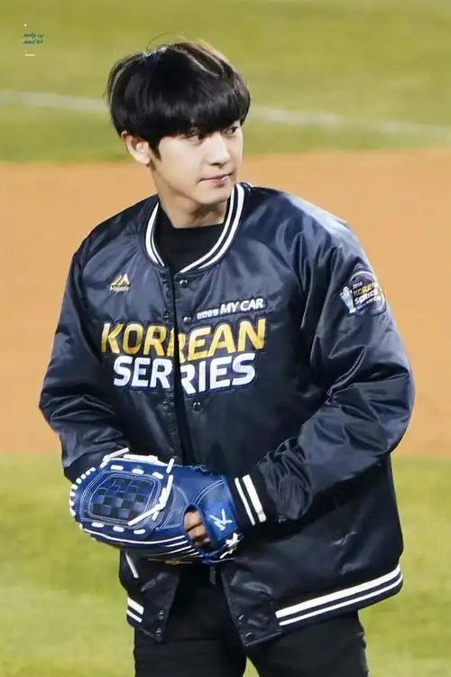 朴灿烈[超话]##朴灿烈61次心动记录##朴灿烈生图#  【181105】kbo韩