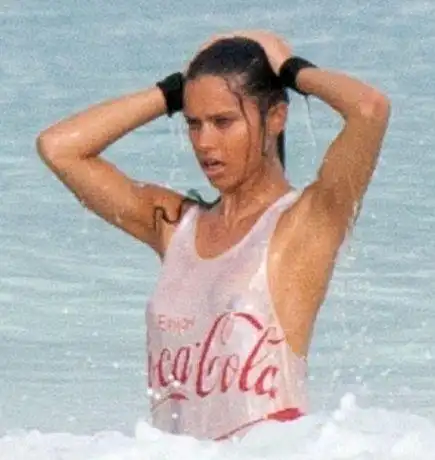 龙套超模娇妻真空戏水露点图二