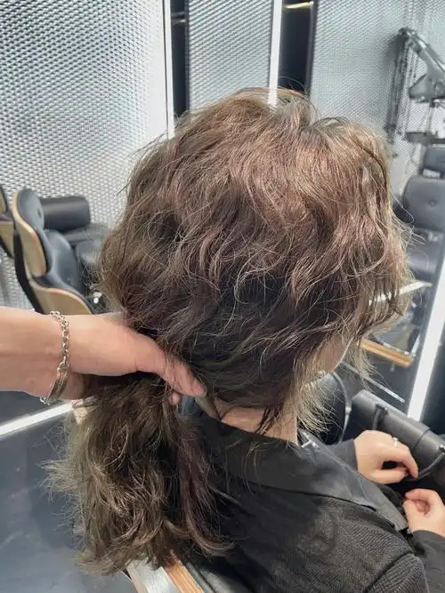 烫完增加两倍的发亮中短发很9315哦～懒人必备烫发,超好打理的