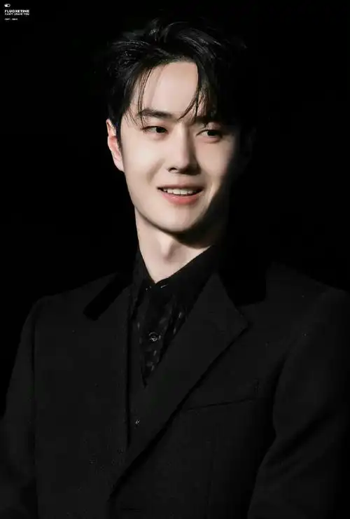 王一博#露牙笑不露牙笑来组微笑96杀.