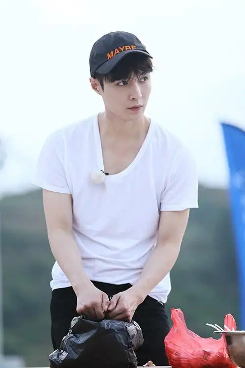 张艺兴《极限挑战》不舍与孩子离别 温暖准备浪漫烟火