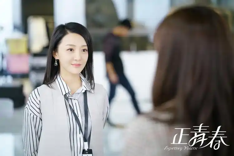 该剧讲述了职场小白章小鱼(吴谨言饰)摸爬滚打,卷入职场纷争后绝地