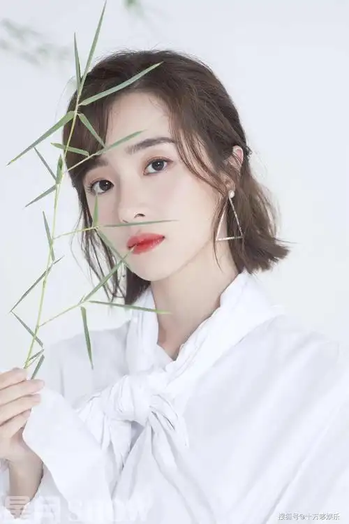 「人美不火系列壁纸」胡冰卿1