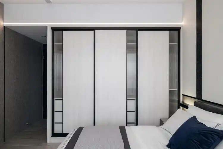 装修效果图140平现代风卧室衣柜装修效果图现代简约风格三居卧室衣