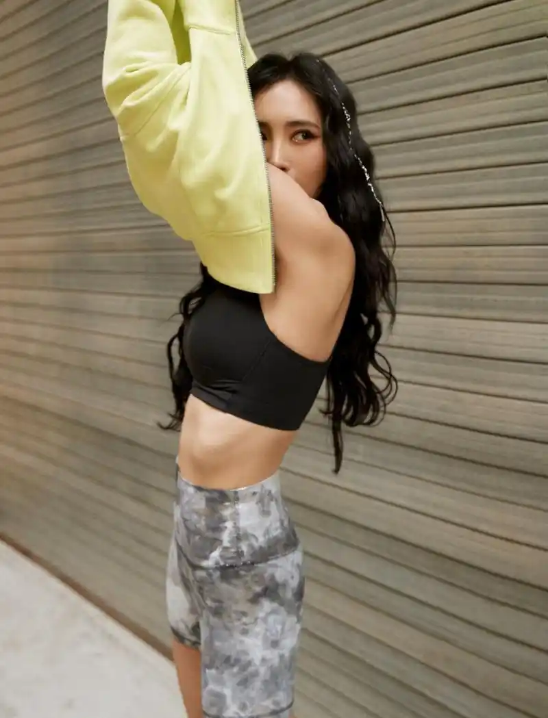 王紫璇cici,米色外套穿搭,率性无拘,活力满满.#王紫璇