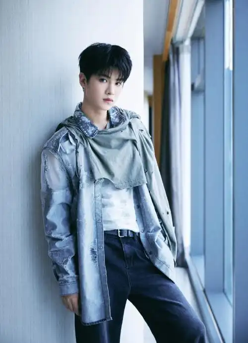 路人韩国偶遇黄明昊##韩国偶遇黄明昊