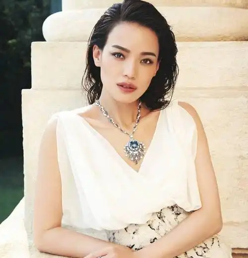 42岁的舒淇转型做幕后,监制电影女主角是58岁的影后