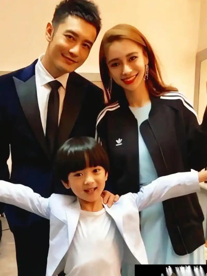 黄晓明杨颖的儿子小海绵很可爱