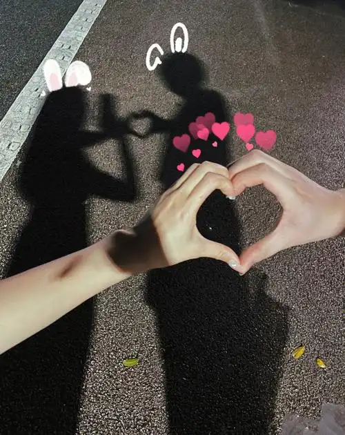 情侣穿搭  #不一样的情侣照  #路灯下的影子  #影子拍照  #拍照姿势