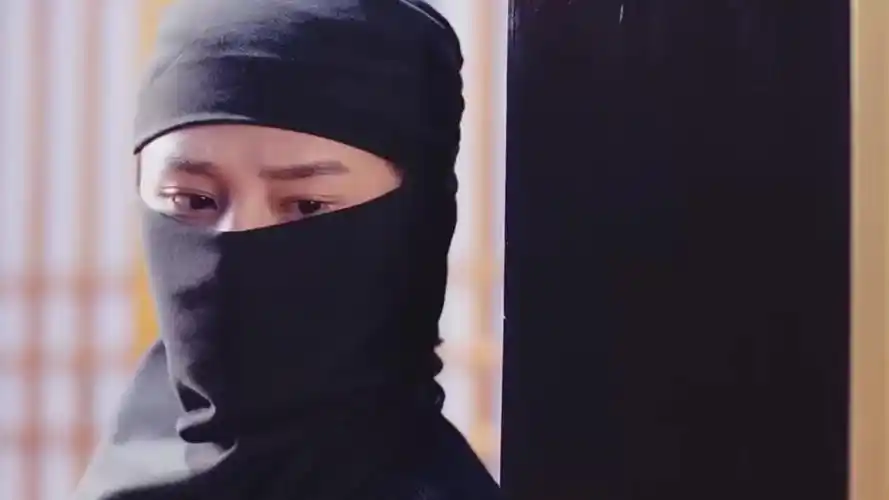 影视鉴赏蒙面黑衣人偷听道士秘密不幸被发现了