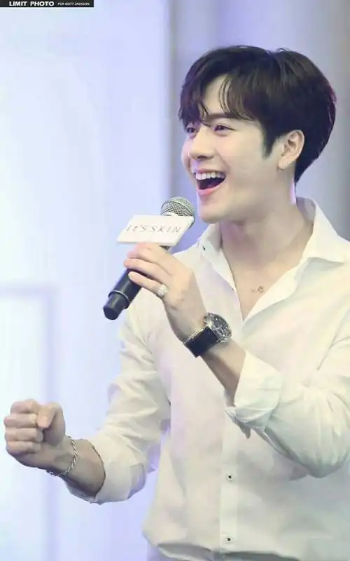 作为王嘉尔的粉丝是什么感觉?