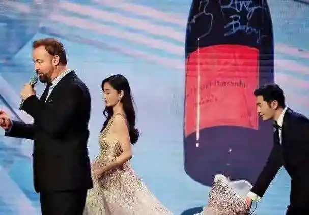 梦中梦,整容王中王,说的就是靠盗梦而生的"北鼻杨"_杨颖_陈伟霆_kim