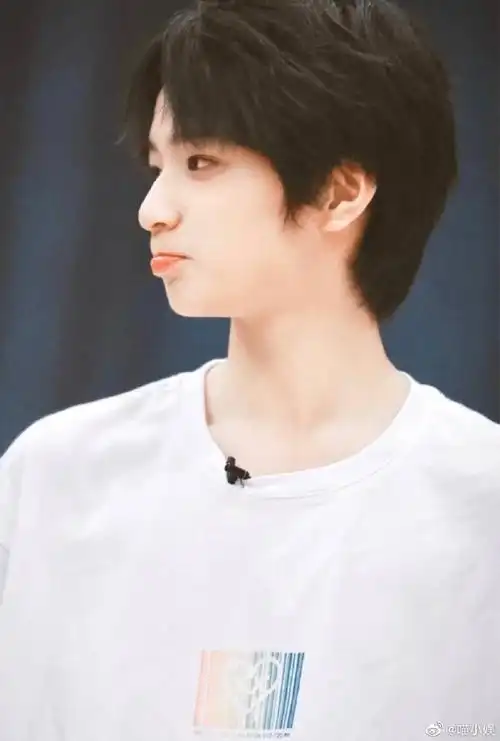 今日份是超萌嘟嘟嘴的刘耀文,简直可爱到犯规,你要不要pick一下?