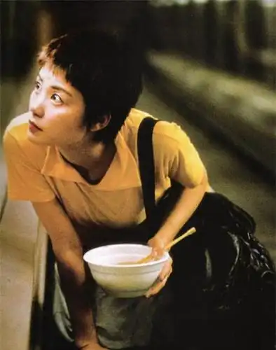 王菲的少女期必须要说《重庆森林》里的服务员阿菲.