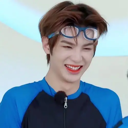 黄明昊自截头像