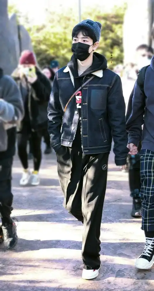 肖战被认证行走的财神爷商业价值该高商务续约新增提附加条件