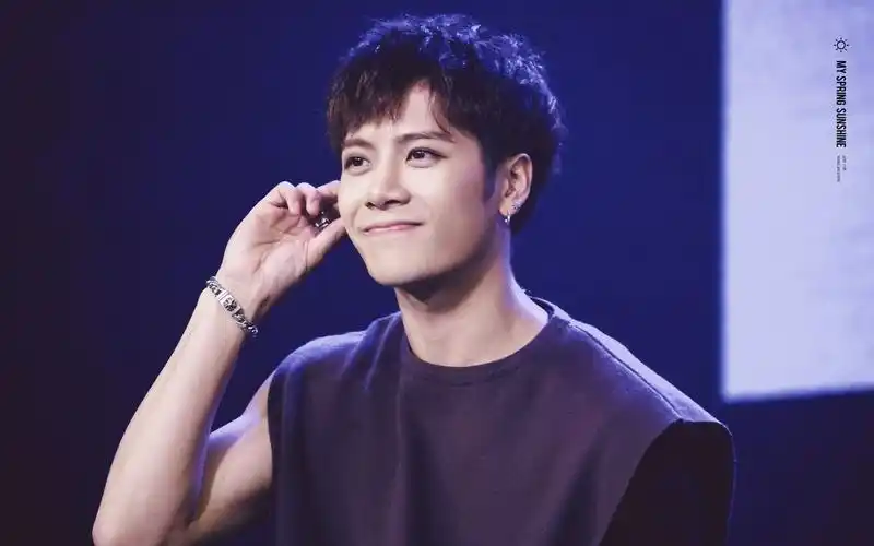 [王嘉尔][安利向]哥哥的笑是冬日里的阳光啊