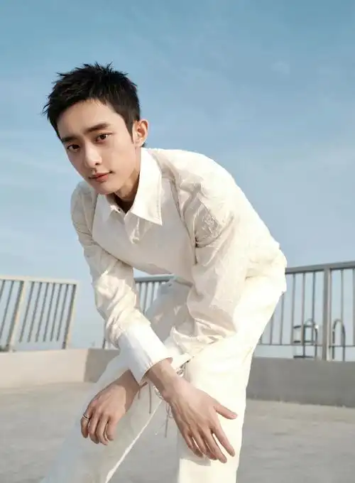 白宇帆白衬衫少年感##央视五四晚会