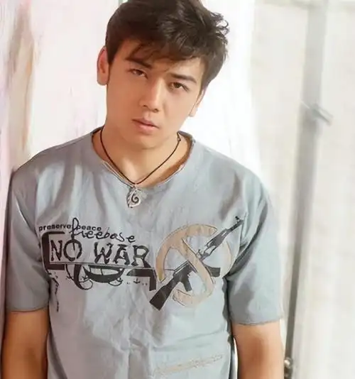 回顾杨烁从顶级男神到受人唾弃他是如何走向堕落的