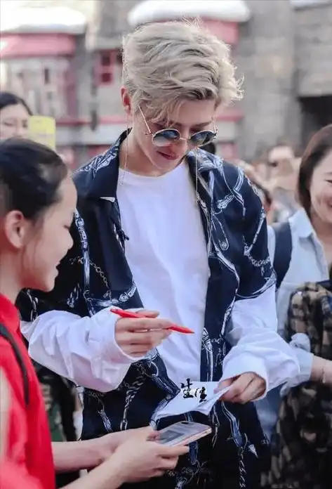 真当网络没记忆,辱华品牌加劣迹艺人,这次蔡徐坤绝没有翻身机会