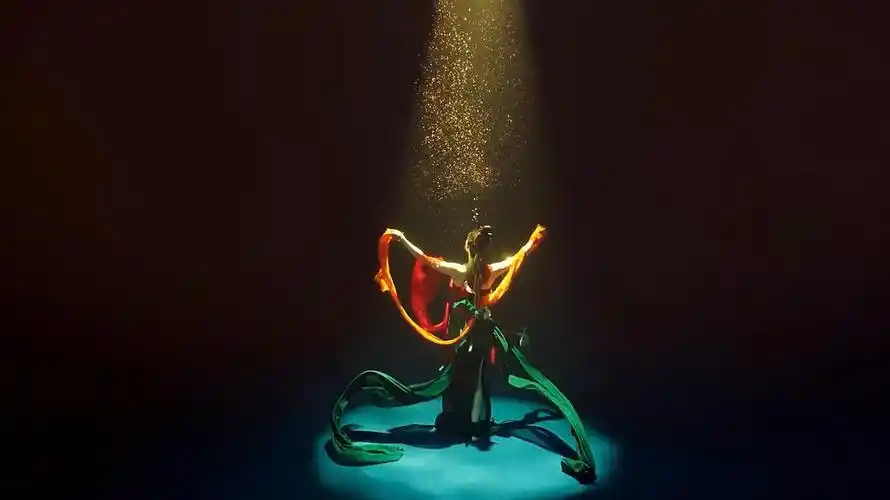 发一些水下中国舞蹈《祈》纯享版壁纸