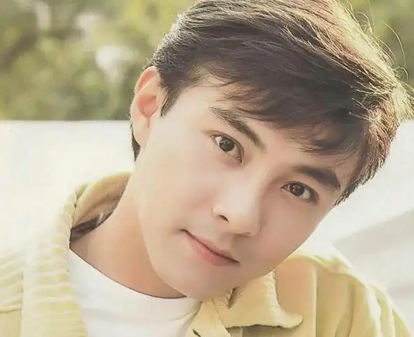 张卫健曾经有过头发还很帅