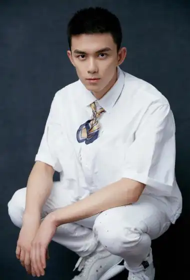 吴磊清爽白色系短发写真图片88