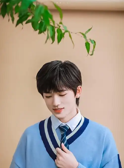 宋亚轩蓝白校服路透