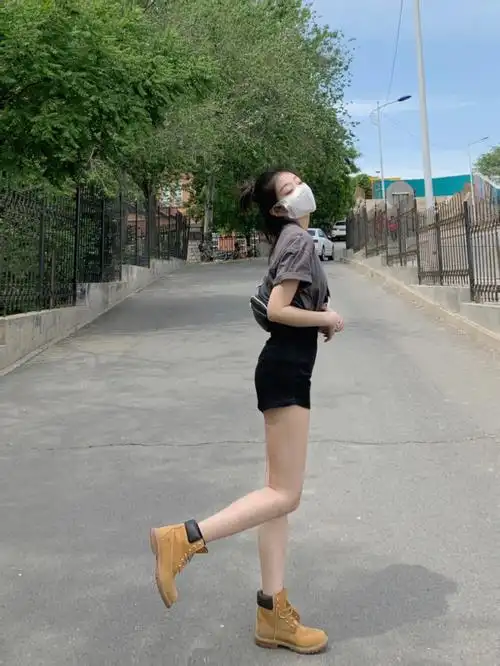 穿搭合集夏天也要穿的大黄靴辣妹穿搭必备