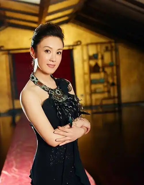 傅艺伟近照曝光!