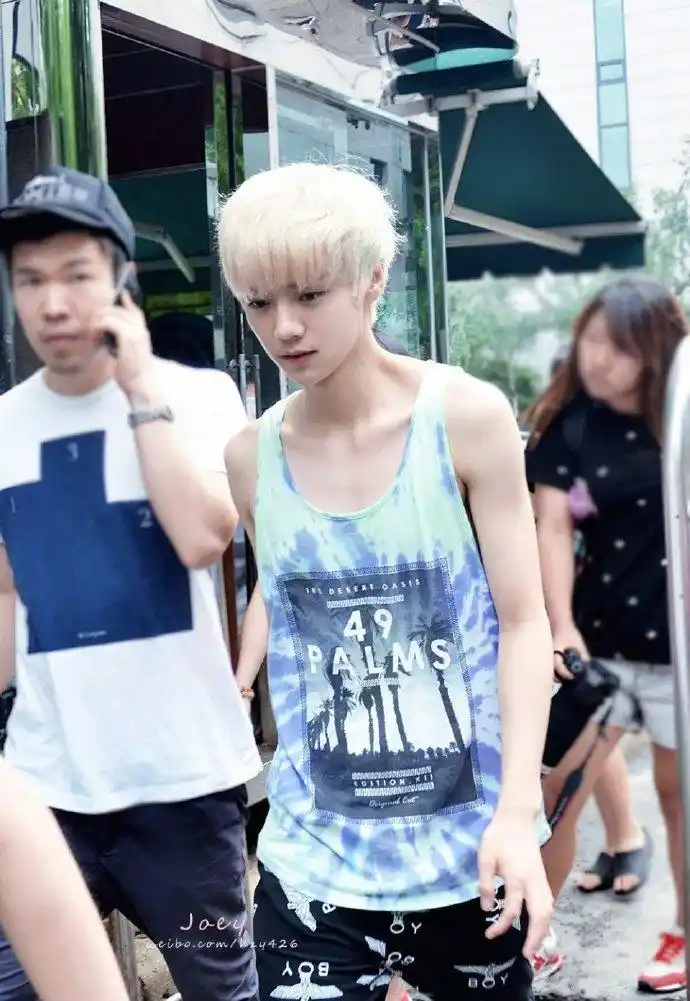 鹿晗可以游泳的锁骨做梦都想靠在上面听你的心跳