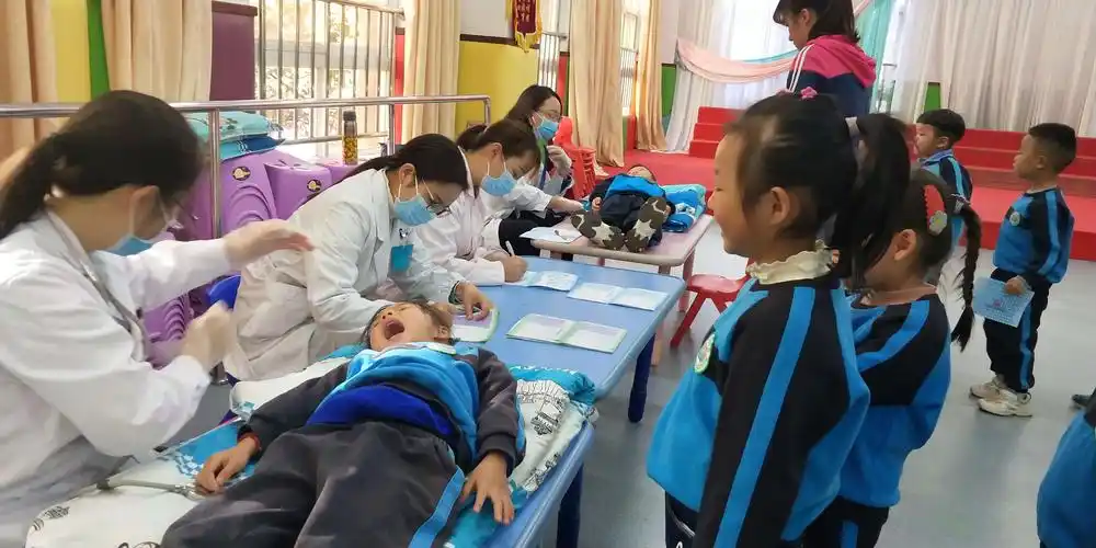 地球村星体园幼儿园中一班---《健康体检》