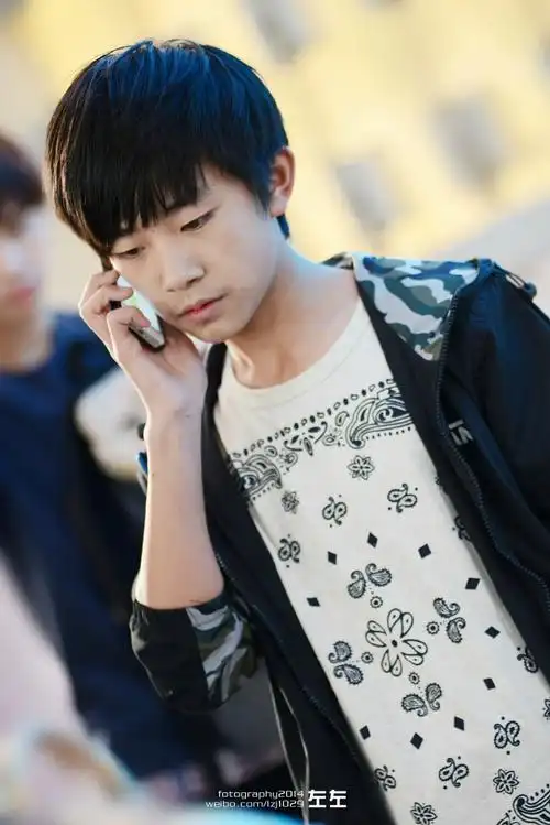 明明这时候还没到14岁但感觉已经自己处理了太多事情(  #易烊千玺