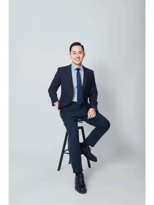 金融从业者的标配正装照!左滑全身!