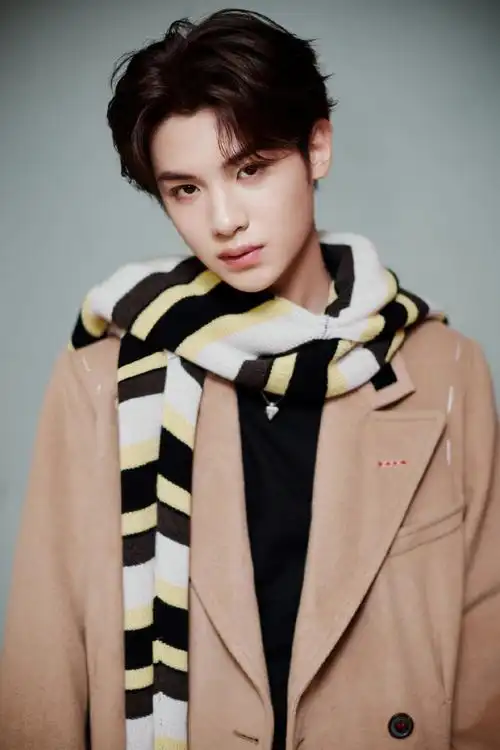 黄明昊最新冬日氛围感大片