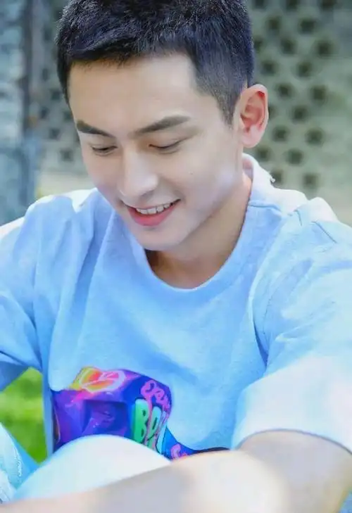 张哲瀚寸头造型-平头瀚哥