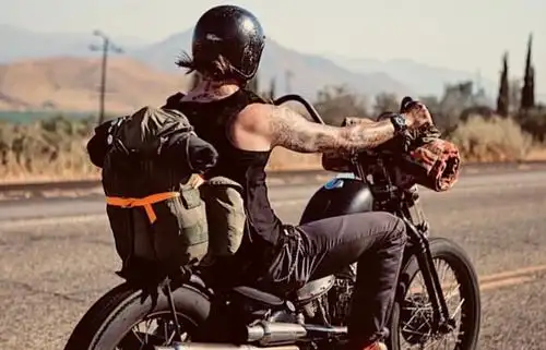 贝克汉姆骑霸气机车,背影太帅了!快50岁还这么热血,永远的神