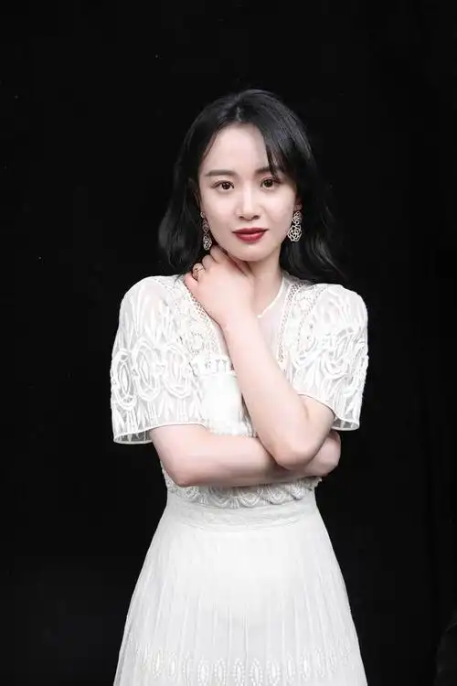 《逆袭之路》:年轻演员李梦的坚持与努力,终于逆袭成功!