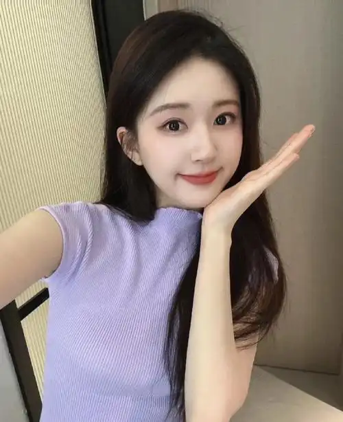 赵露思嘟嘴wink自拍##赵露思日常花絮九宫格