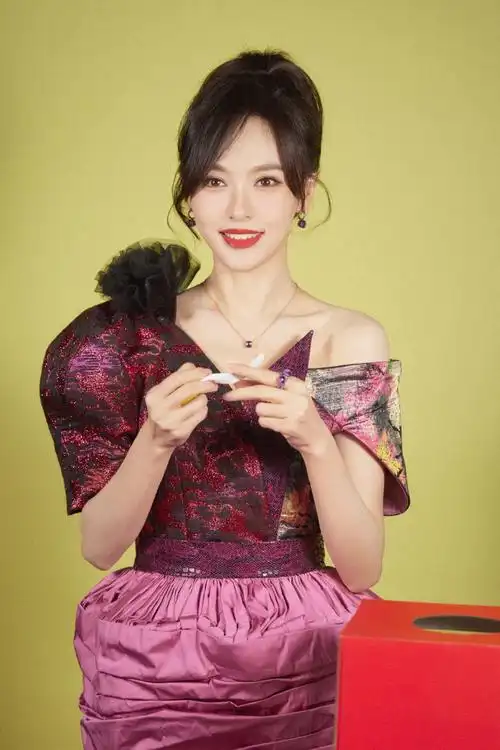 的糖总@唐嫣10月20日晚八点,记得一起来看#唐嫣王牌对王牌#唐嫣超话