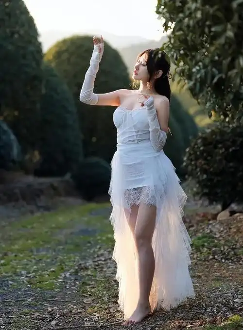 美女露出大长腿,让我拍摄!