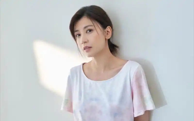 贾静雯最新ins照片