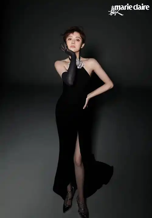 41岁孙俪颜值回春啦!新大片穿粉色深v裙罕见展现诱惑一面,超美