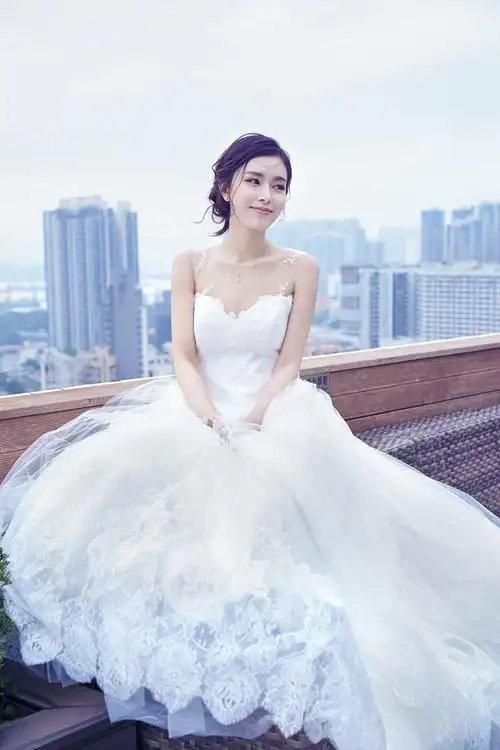 文咏珊《新娘modernbride》性感婚纱写真图片_明星_美桌图片库