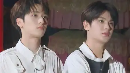 严浩翔黄明昊:你们两个是女生吗