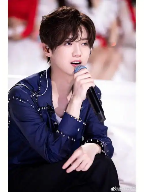 请问哪一张是鹿晗?