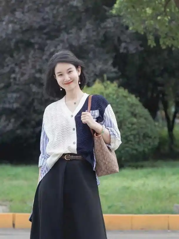 30岁左右的女性,穿衣要注重质感,看看这些穿搭,日常实用又高级